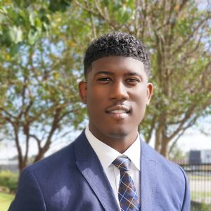 Meet your Posher, Dominique